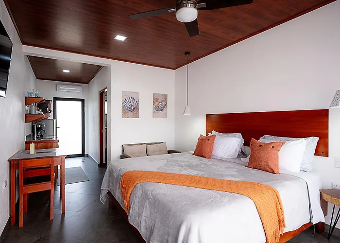 Santa Maria - Private Bay Arenal Bed & Breakfast 4*